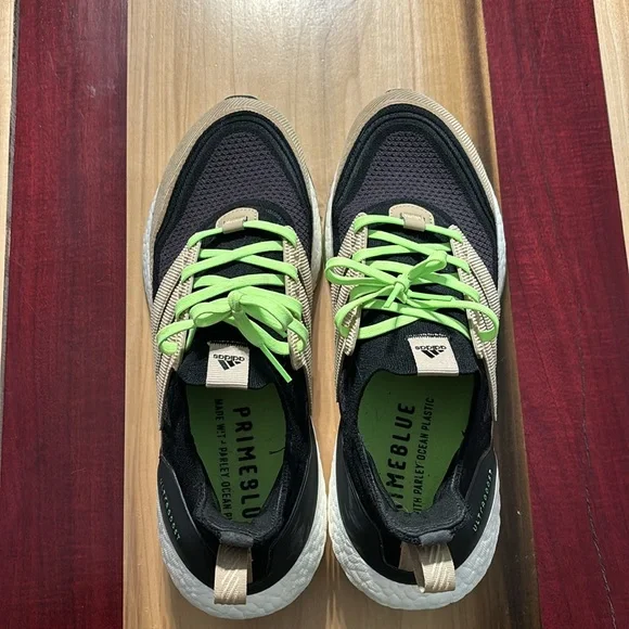 Adidas Ultraboost Tennis shoes - Picture 5 of 8